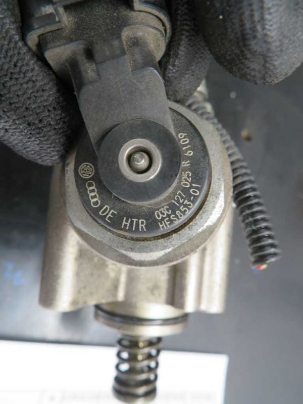 VW TOURAN L.08, VISOKOTLAČNA ČRPALKA GORIVA - Image 2