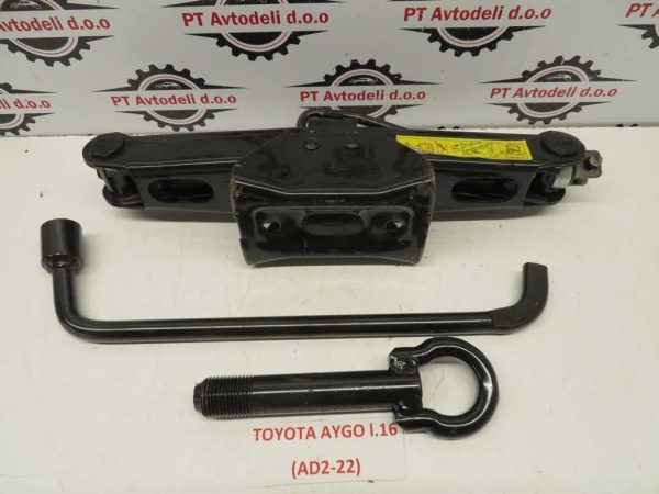 TOYOTA AYGO L.16, ORODJE REZERVNEGA KOLESA