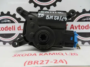 ŠKODA KAMIQ L.20, MOTORČEK LOPUTE NA PEČKI