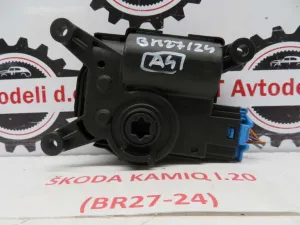 ŠKODA KAMIQ L.20, MOTORČEK LOPUTE NA PEČKI