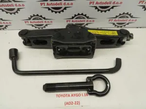 TOYOTA AYGO L.16, ORODJE REZERVNEGA KOLESA