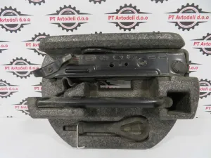 FORD FIESTA L.10, ORODJE REZERVNE GUME
