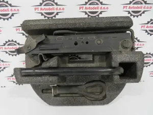 FORD FIESTA L.10, ORODJE REZERVNE GUME