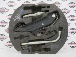 SEAT LEON L.08, ORODJE REZERVNE GUME