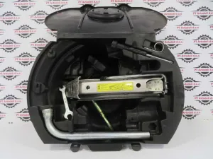 VW POLO L.08, ORODJE REZERVNE GUME