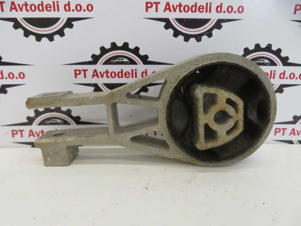 OPEL CORSA L.07, NOSILEC MOTORJA