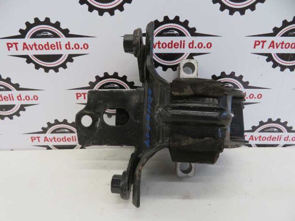 SEAT IBIZA L.10, NOSILEC MOTORJA