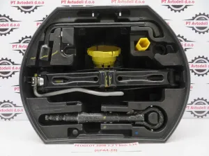 PEUGEOT 2008 L.16, ORODJE REZERVNEGA KOLESA
