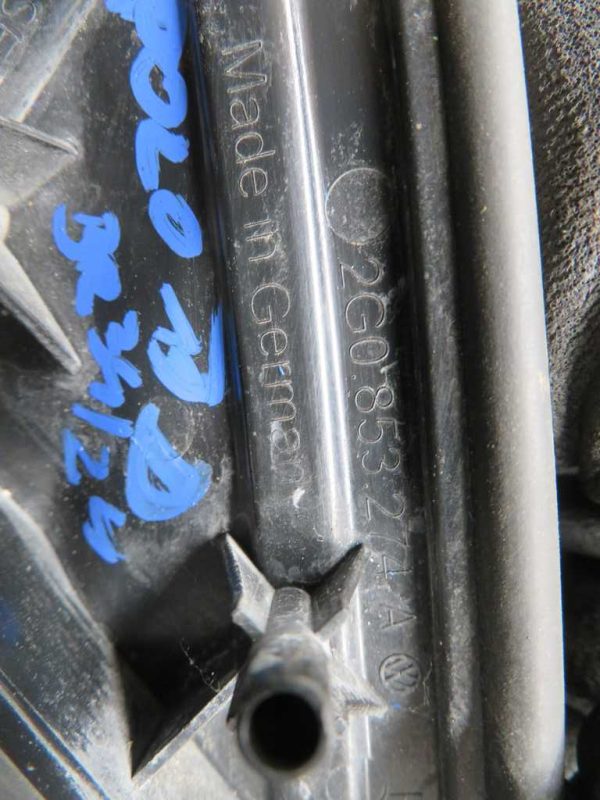 VW POLO L.19, PVC TRIKOTNIK BLATNIKA, PREDNJI DESNI - Image 2