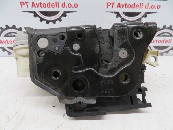 VW PASSAT L.15, KLJUČAVNICA VRAT, PREDNJA LEVA - Image 2