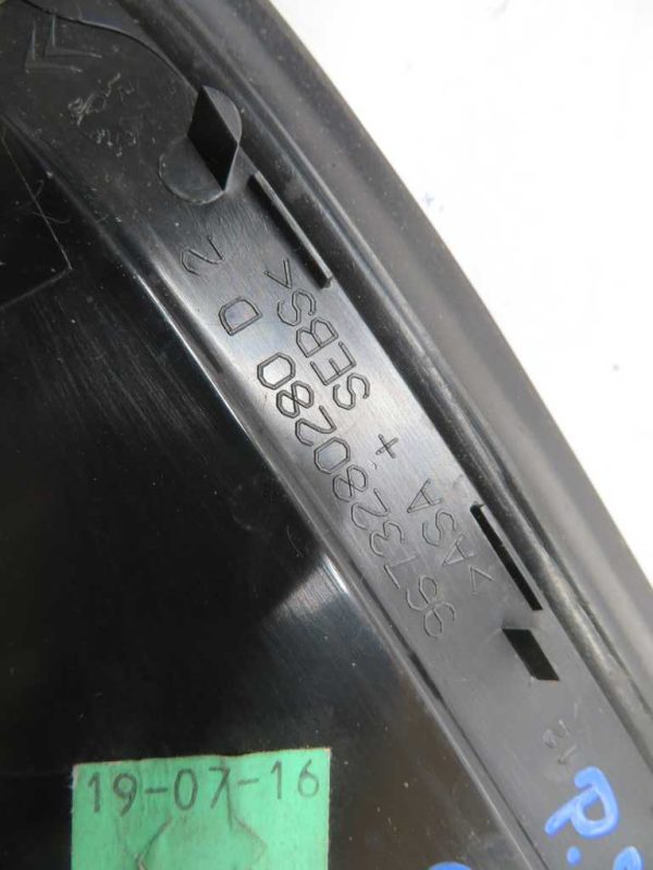 PEUGEOT 208 L.16, PVC TRIKOTNIK BLATNIKA, DESNI - Image 2