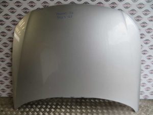 VW PASSAT L.08, POKROV MOTORJA