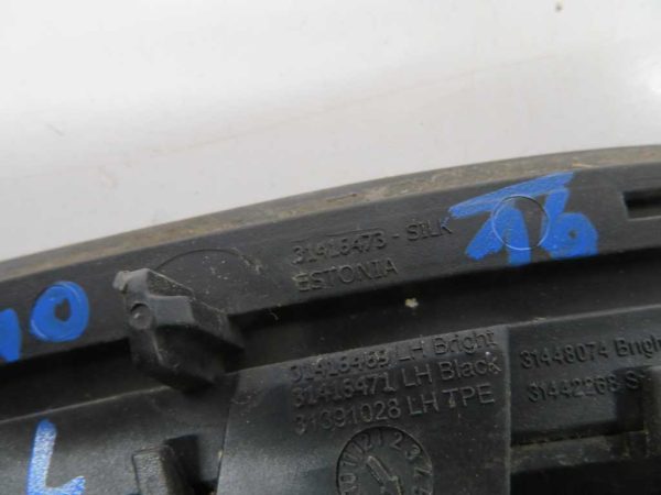 VOLVO V40 L.16, PVC TRIKOTNIK NA BLATNIKU, LEVI - slika 2