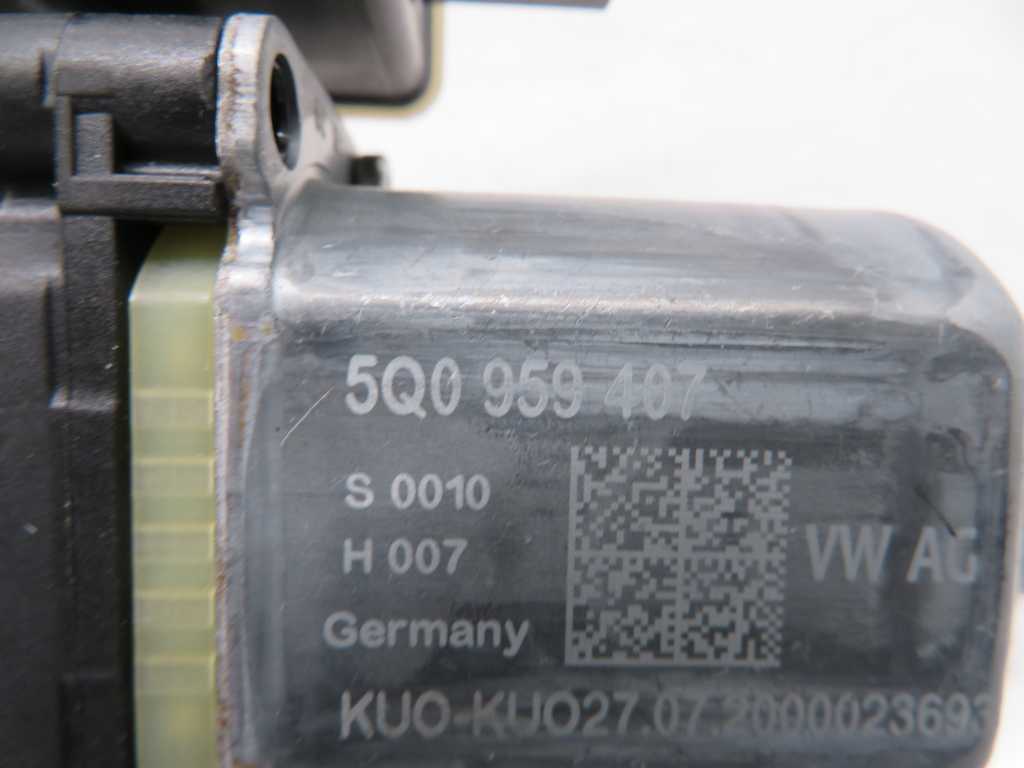 ŠKODA OCTAVIA L.23, MOTORČEK ZA DVIG STEKLA, ZADNJI LEVI - slika 2