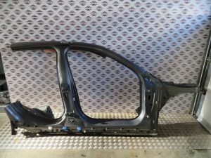 BMW 1 F40 L.24, REZAN KOS, DESNA STRANICA