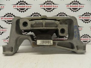 MERCEDES-BENZ GLA L.18, NOSILEC MOTORJA